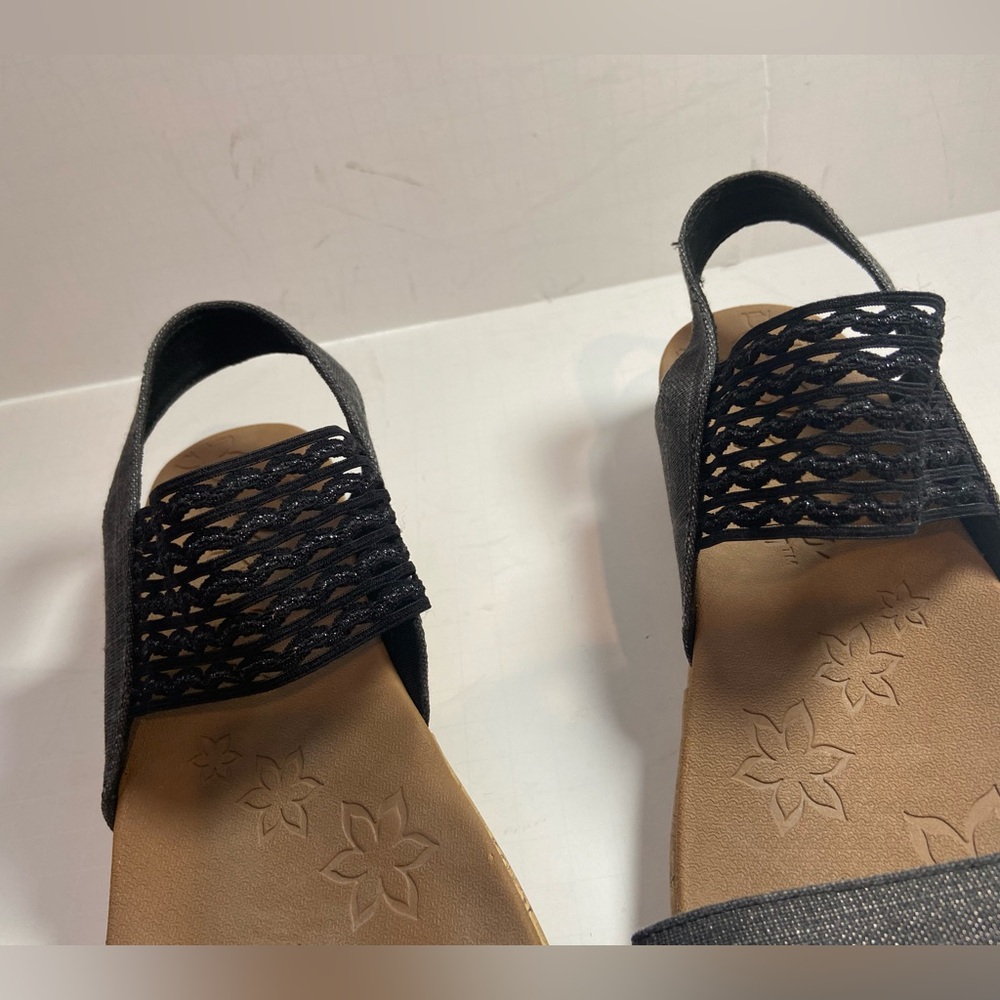 Skecher~Neutral~Shimmery~Gray/Black~Foam Insole~Cork-Look Wedge Sandal~Size 11 - Picture 8 of 14